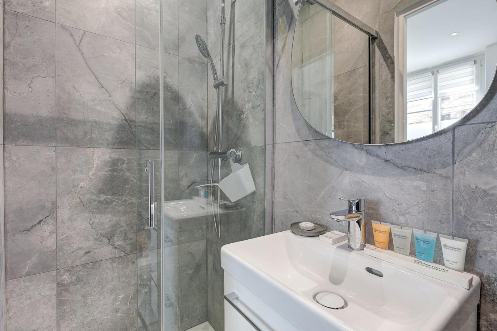 588 Emmeline - Superb In Appartement *